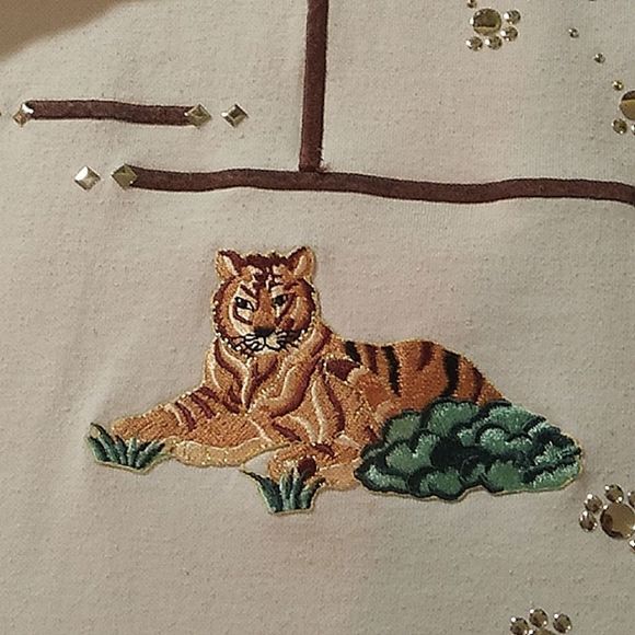 Vintage  tan short sleeve cotton polyester t-shirt with embroidered animals. - Picture 2 of 6